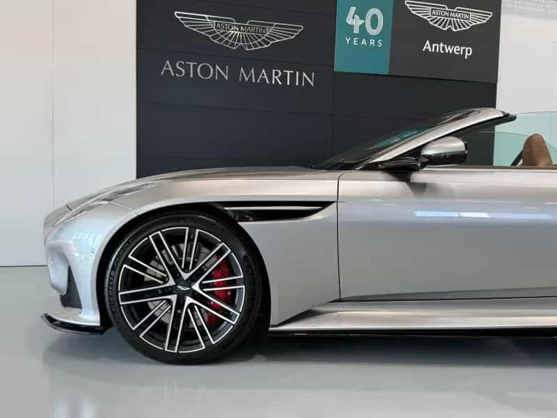 Aston Martin DB12 Volante 07/2025-photo-21
