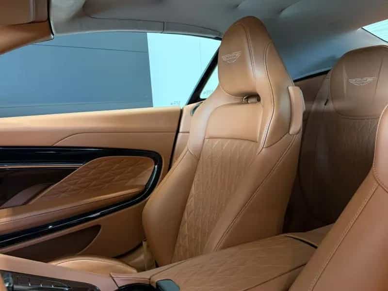 Aston Martin DB12 Volante 07/2025-photo-29