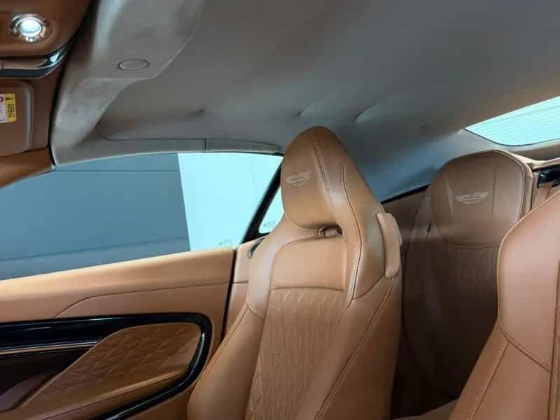 Aston Martin DB12 Volante 07/2025-photo-30