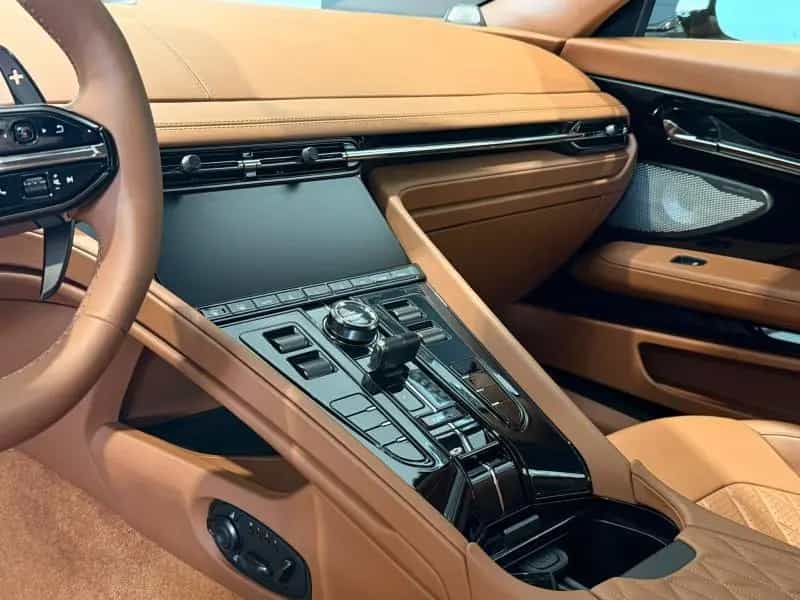 Aston Martin DB12 Volante 07/2025-photo-31