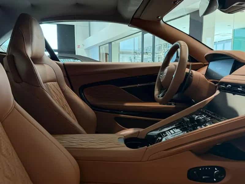Aston Martin DB12 Volante 07/2025-photo-36