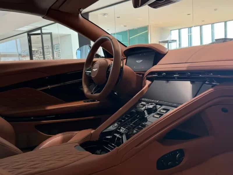 Aston Martin DB12 Volante 07/2025-photo-37