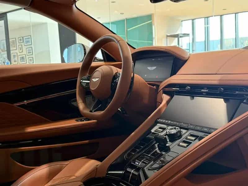 Aston Martin DB12 Volante 07/2025-photo-39