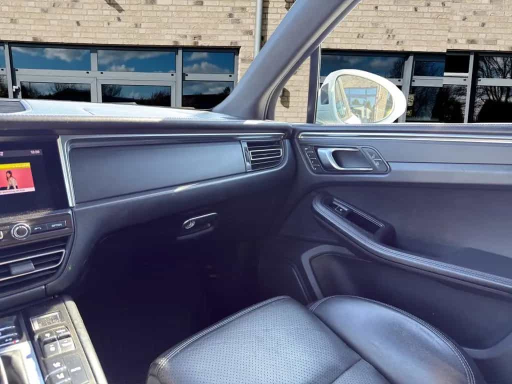 Porsche Macan 07/2019-photo-16