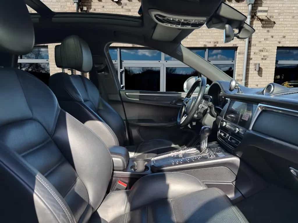 Porsche Macan 07/2019-photo-17