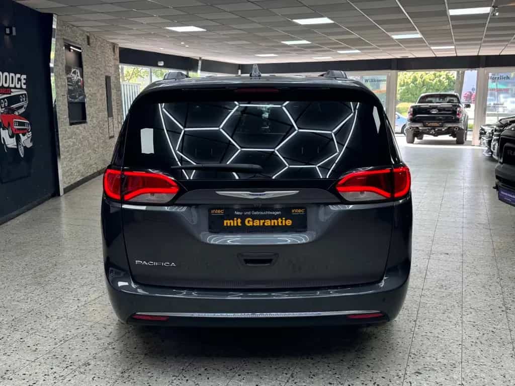 Chrysler Pacifica 3.6 V6 / Kamera / 8 Sitzer / TÜV NEU 10/2018-photo-11