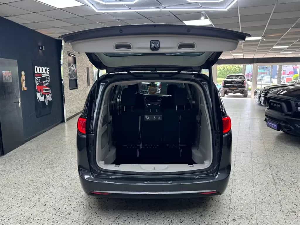 Chrysler Pacifica 3.6 V6 / Kamera / 8 Sitzer / TÜV NEU 10/2018-photo-17