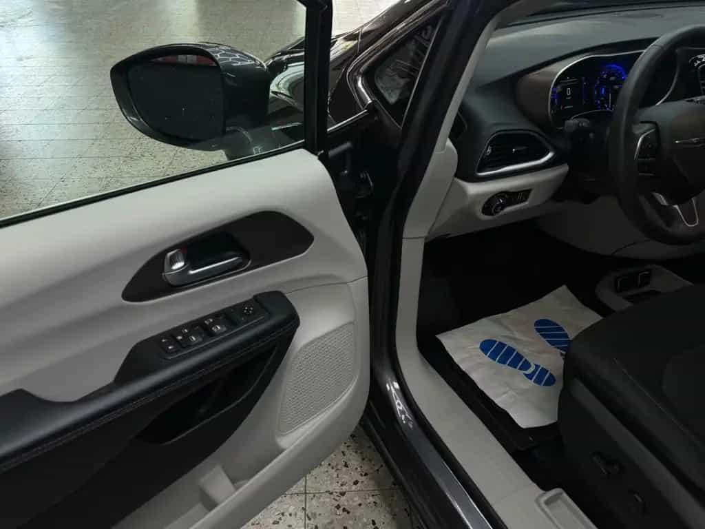 Chrysler Pacifica 3.6 V6 / Kamera / 8 Sitzer / TÜV NEU 10/2018-photo-21