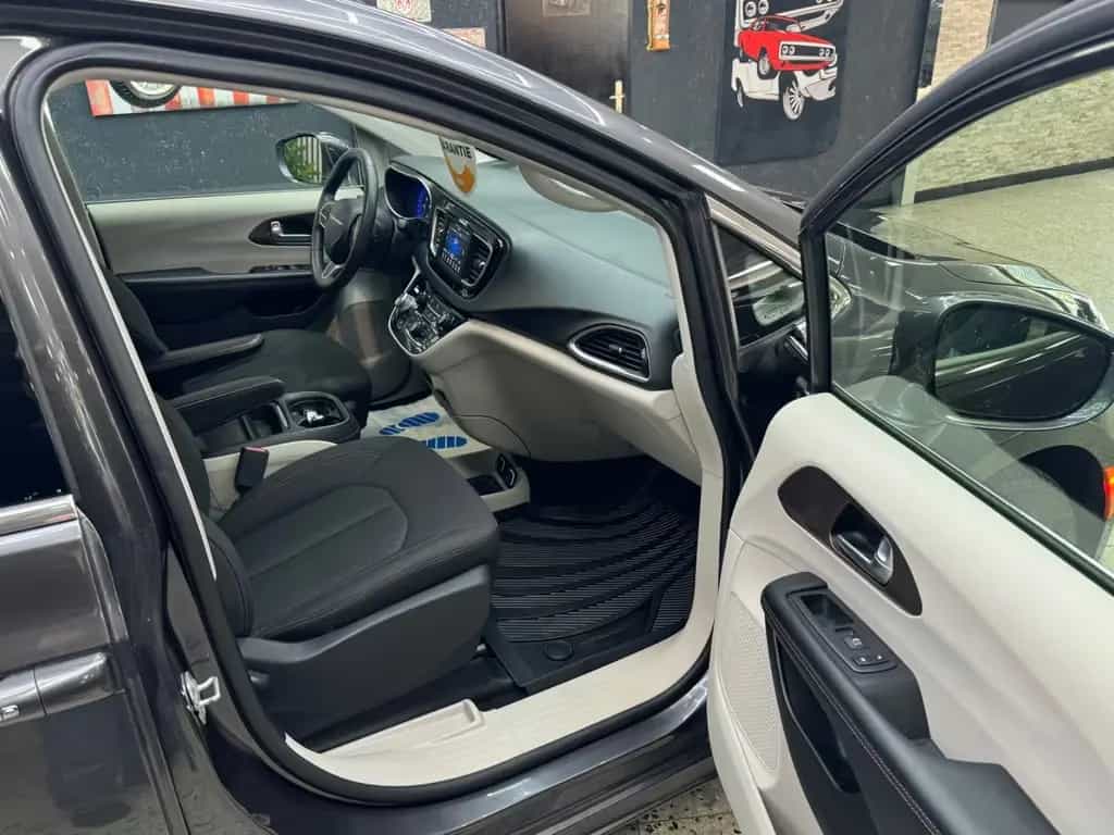 Chrysler Pacifica 3.6 V6 / Kamera / 8 Sitzer / TÜV NEU 10/2018-photo-24