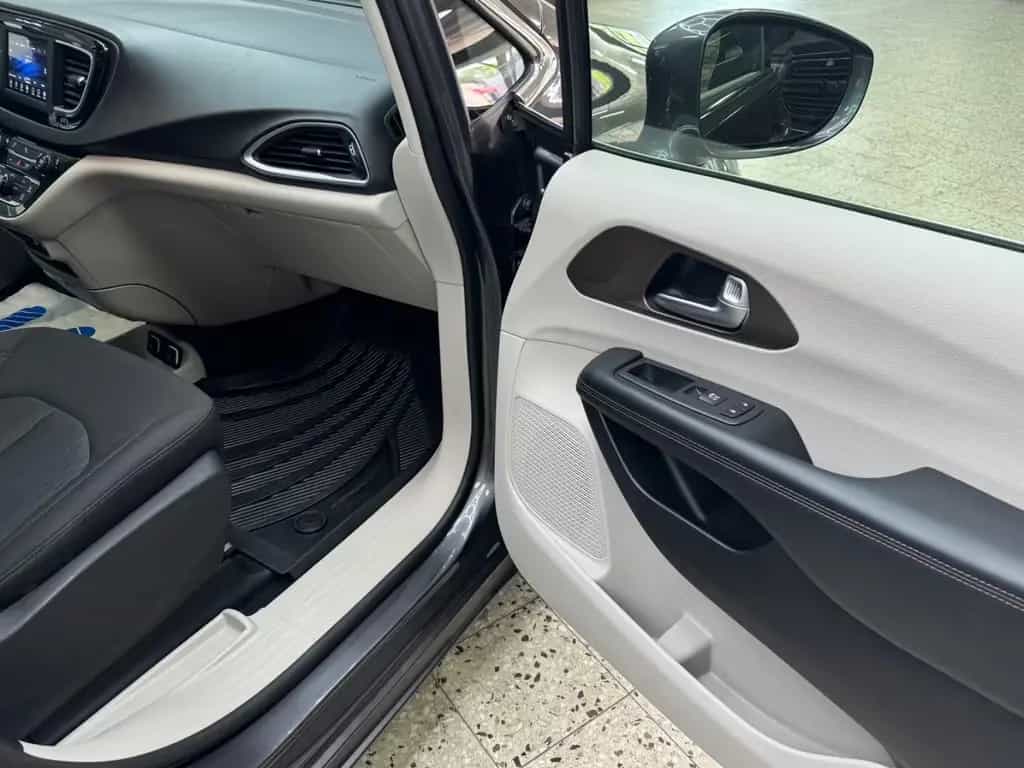 Chrysler Pacifica 3.6 V6 / Kamera / 8 Sitzer / TÜV NEU 10/2018-photo-25