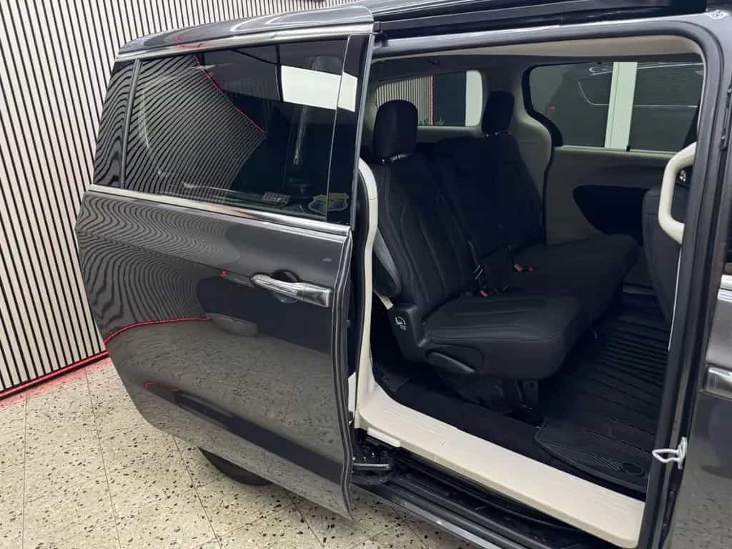 Chrysler Pacifica 3.6 V6 / Kamera / 8 Sitzer / TÜV NEU 10/2018-photo-31