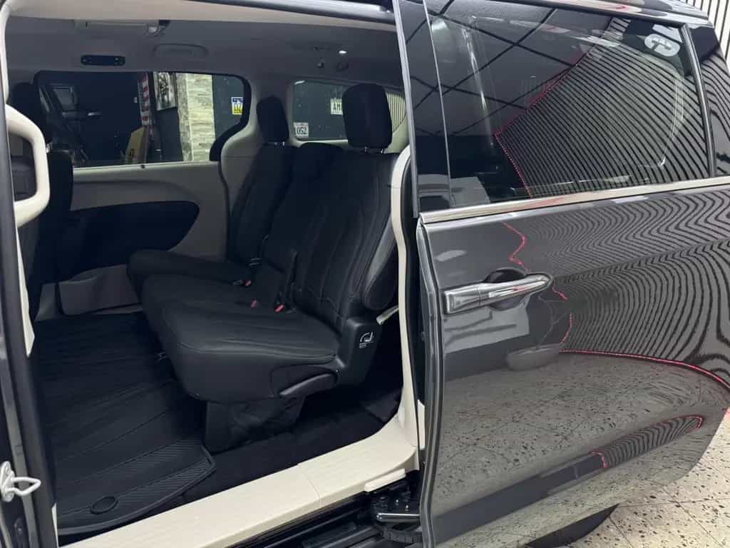 Chrysler Pacifica 3.6 V6 / Kamera / 8 Sitzer / TÜV NEU 10/2018-photo-32
