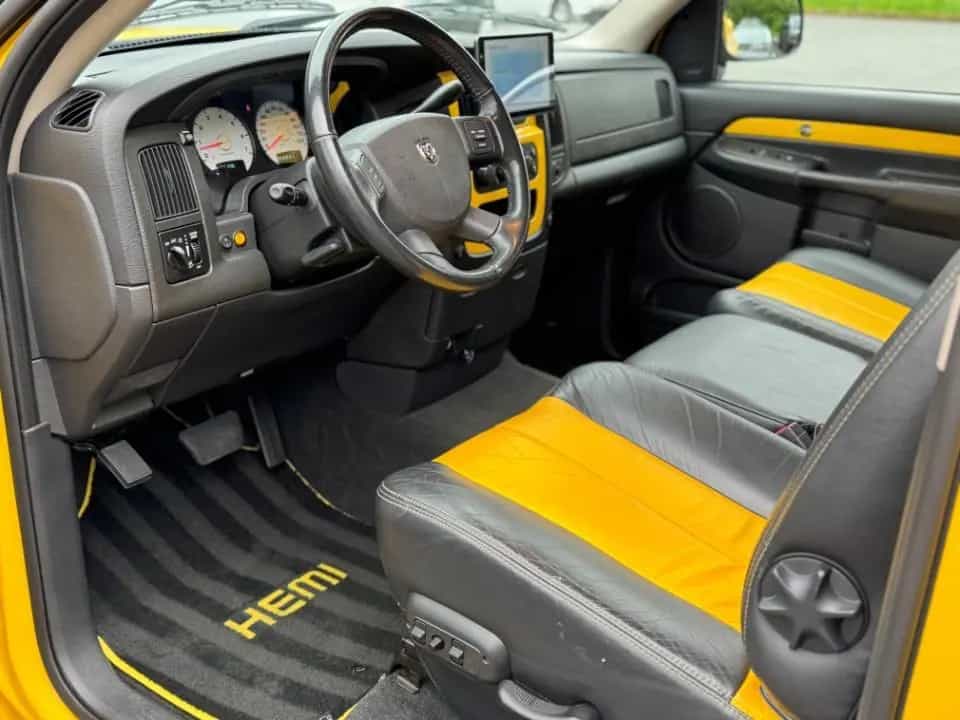 Dodge RAM 5.7 V8 HEMI Single Cab ShortBed Rumble Bee 05/2004-photo-3