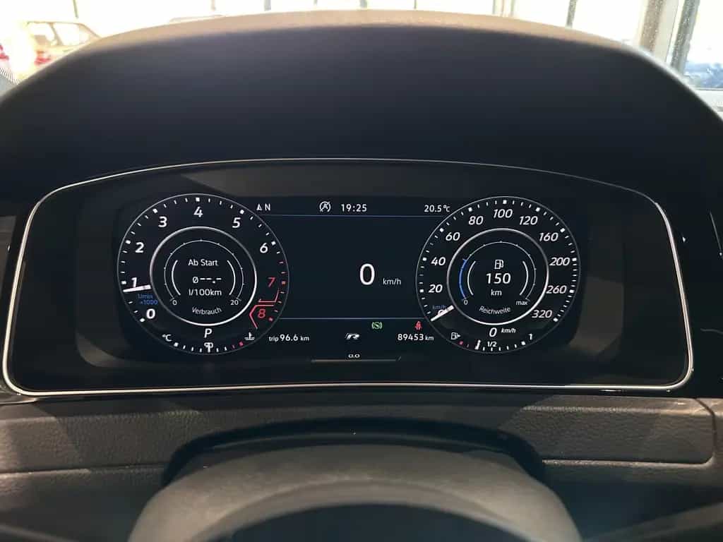 Volkswagen Golf R *AKRAPOVIC, PANO, DYNAUDIO, H&R, RFK, ACC 07/2019-photo-28