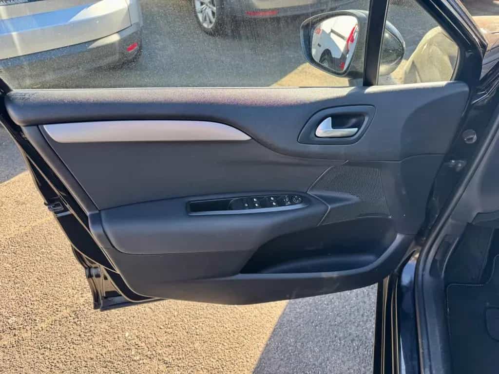 Citroën C4 Lim. Selection 1.2 Pure Tech-Apple CarPlay 06/2017-photo-12