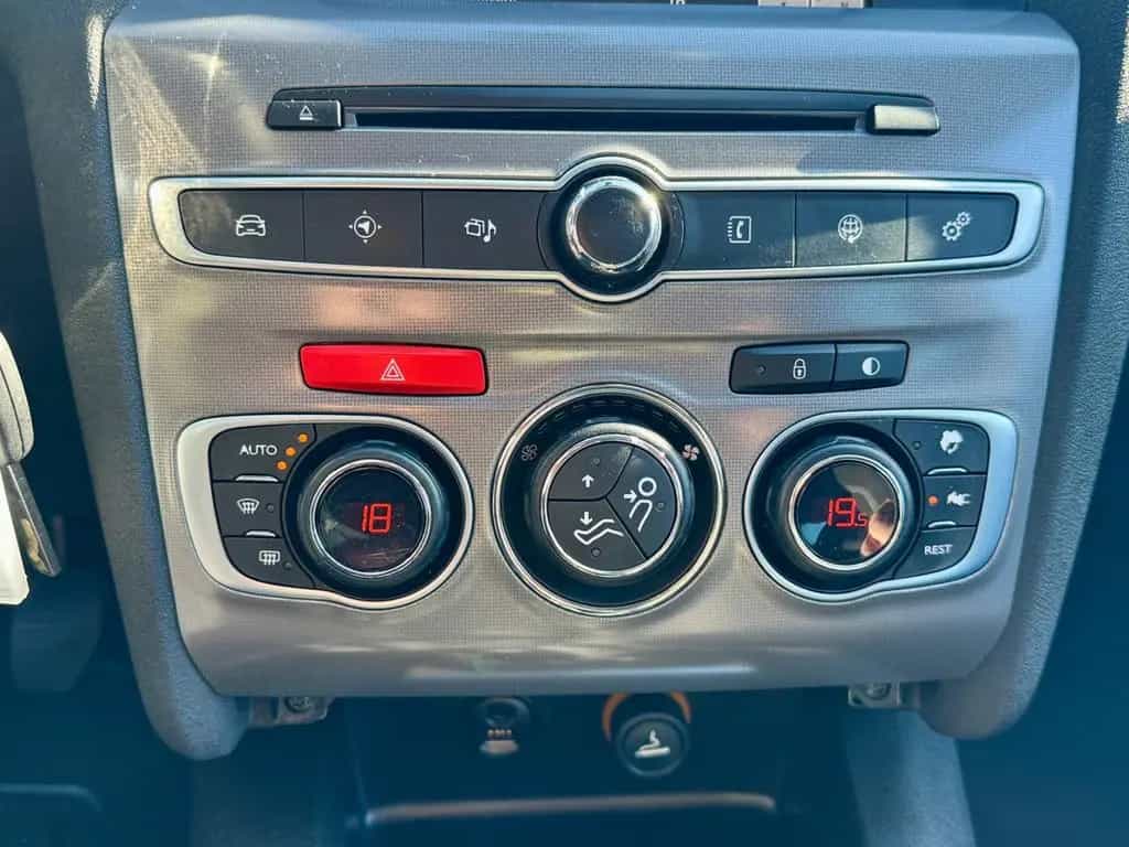 Citroën C4 Lim. Selection 1.2 Pure Tech-Apple CarPlay 06/2017-photo-23