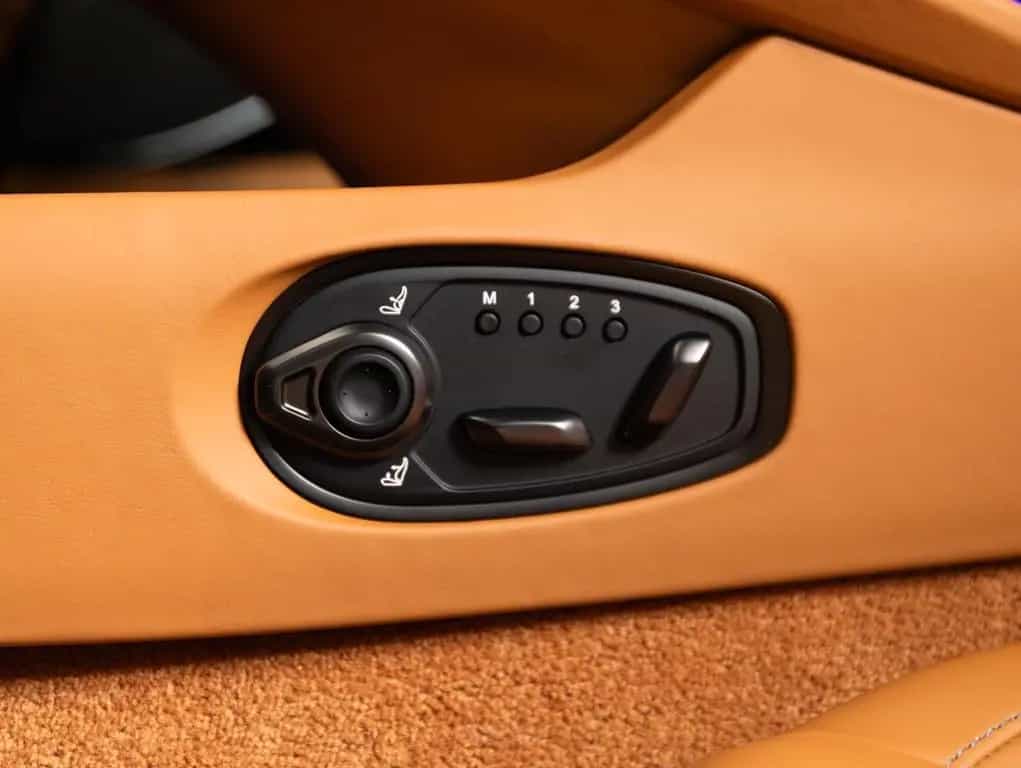 Aston Martin DB12 4.0 V8 null-photo-14