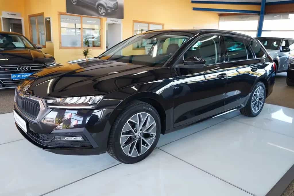Skoda Octavia Combi Ambition XENON / NAVI / PDC 03/2023-photo-0