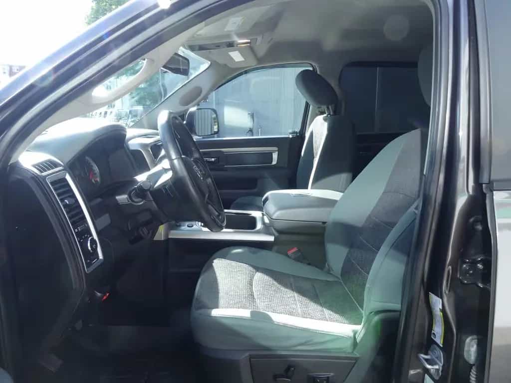 Dodge RAM 1500 6.4 Hemi Big Horn LPG NAVI/KAM/AHK 02/2017-photo-11