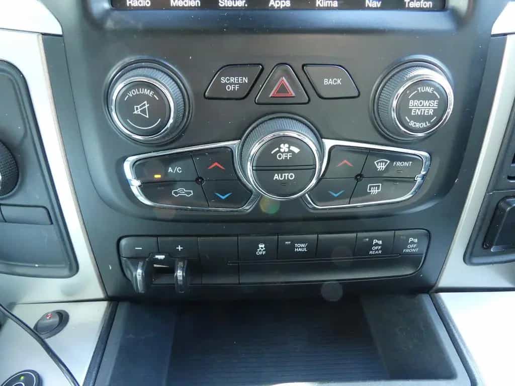 Dodge RAM 1500 6.4 Hemi Big Horn LPG NAVI/KAM/AHK 02/2017-photo-9