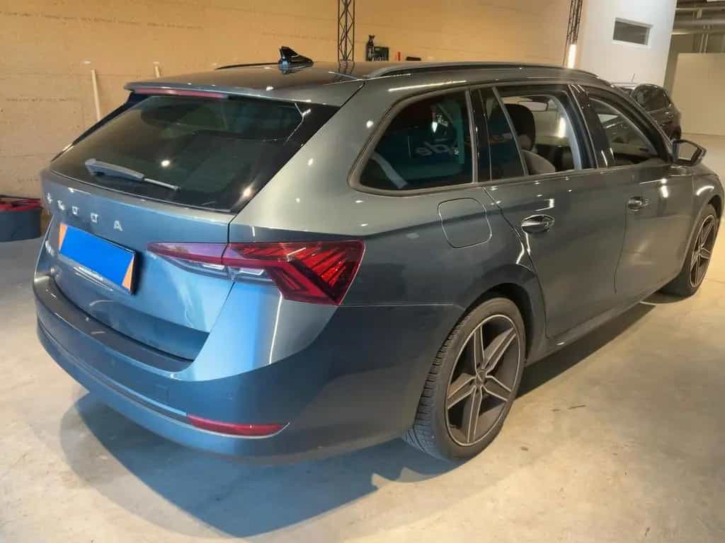 Skoda Octavia COMBI 2.0TDI DSG=1.HD=GARANTIE=TOP! 06/2021-photo-1