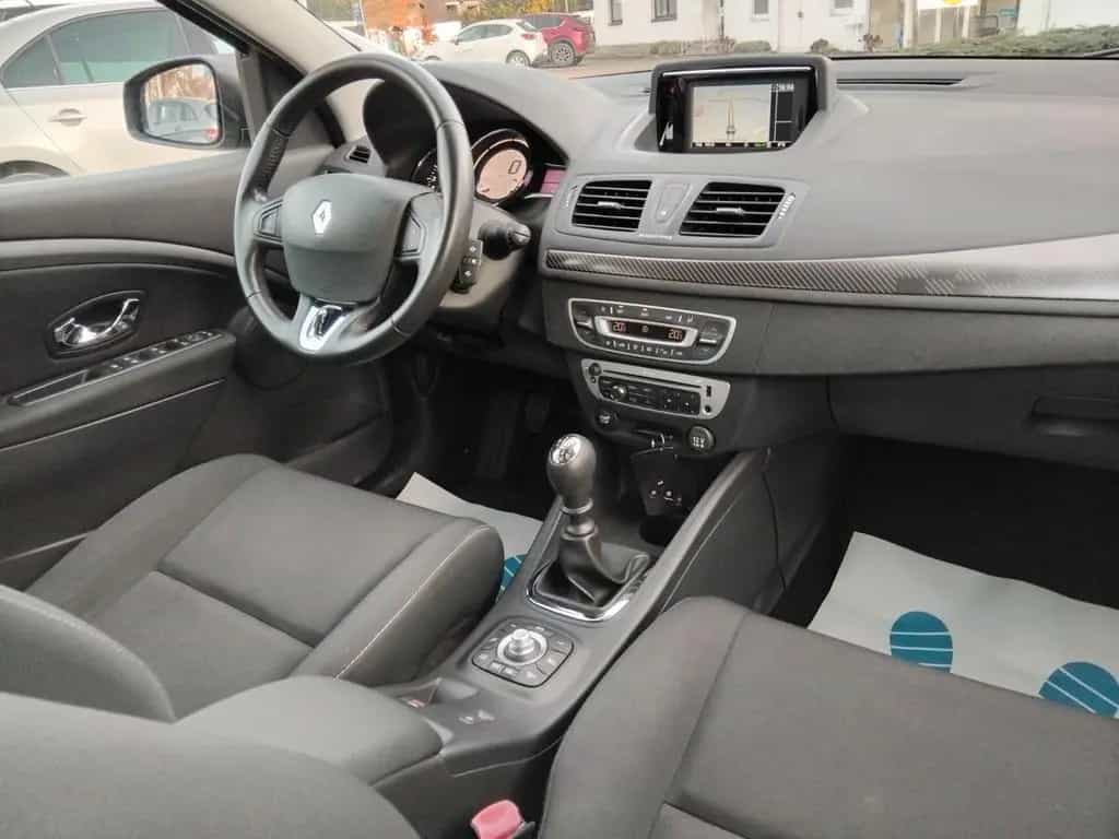 Renault Megane III Lim. + NAVI + SHZ + PDC + TÜV + 11/2013-photo-10