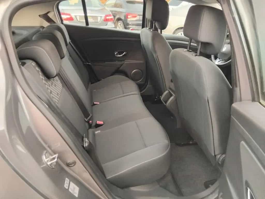 Renault Megane III Lim. + NAVI + SHZ + PDC + TÜV + 11/2013-photo-12