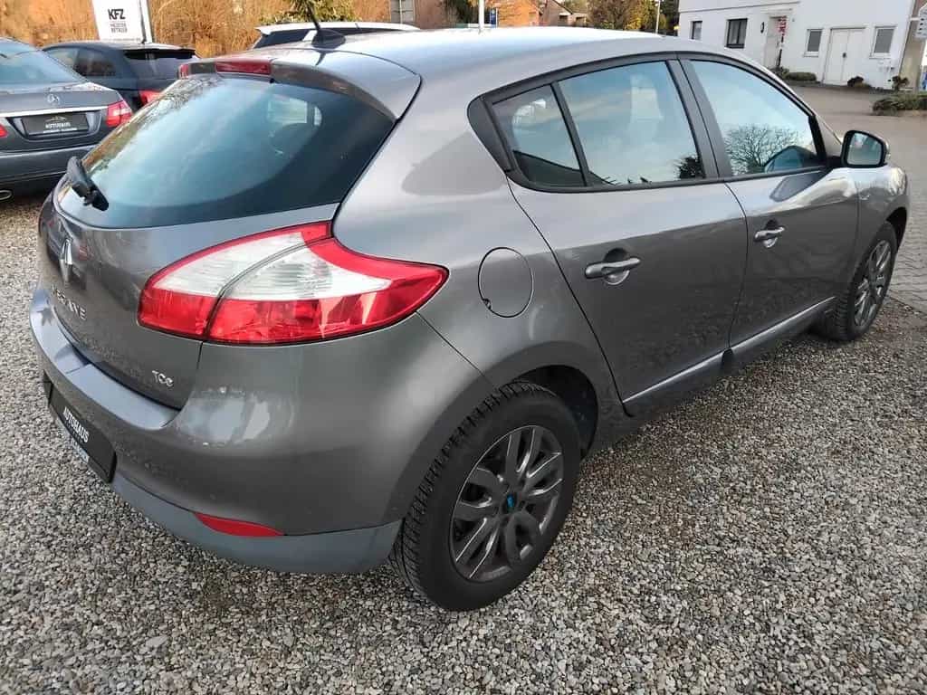 Renault Megane III Lim. + NAVI + SHZ + PDC + TÜV + 11/2013-photo-13