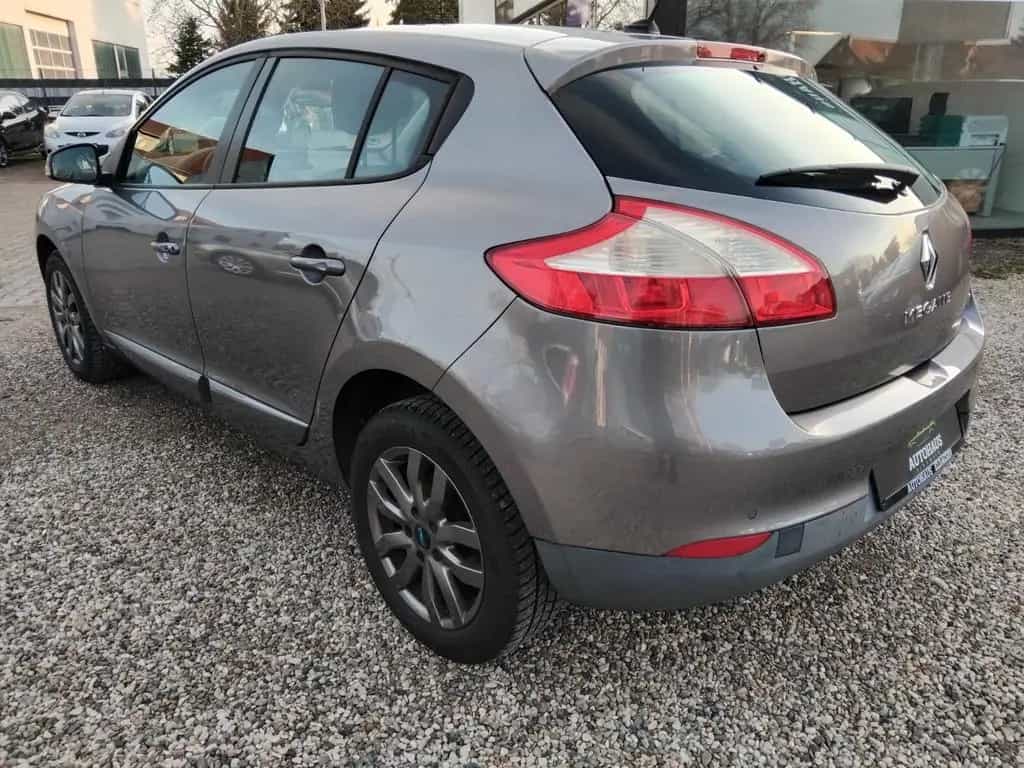 Renault Megane III Lim. + NAVI + SHZ + PDC + TÜV + 11/2013-photo-1