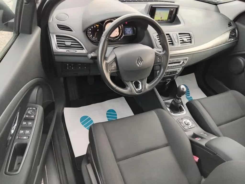 Renault Megane III Lim. + NAVI + SHZ + PDC + TÜV + 11/2013-photo-4
