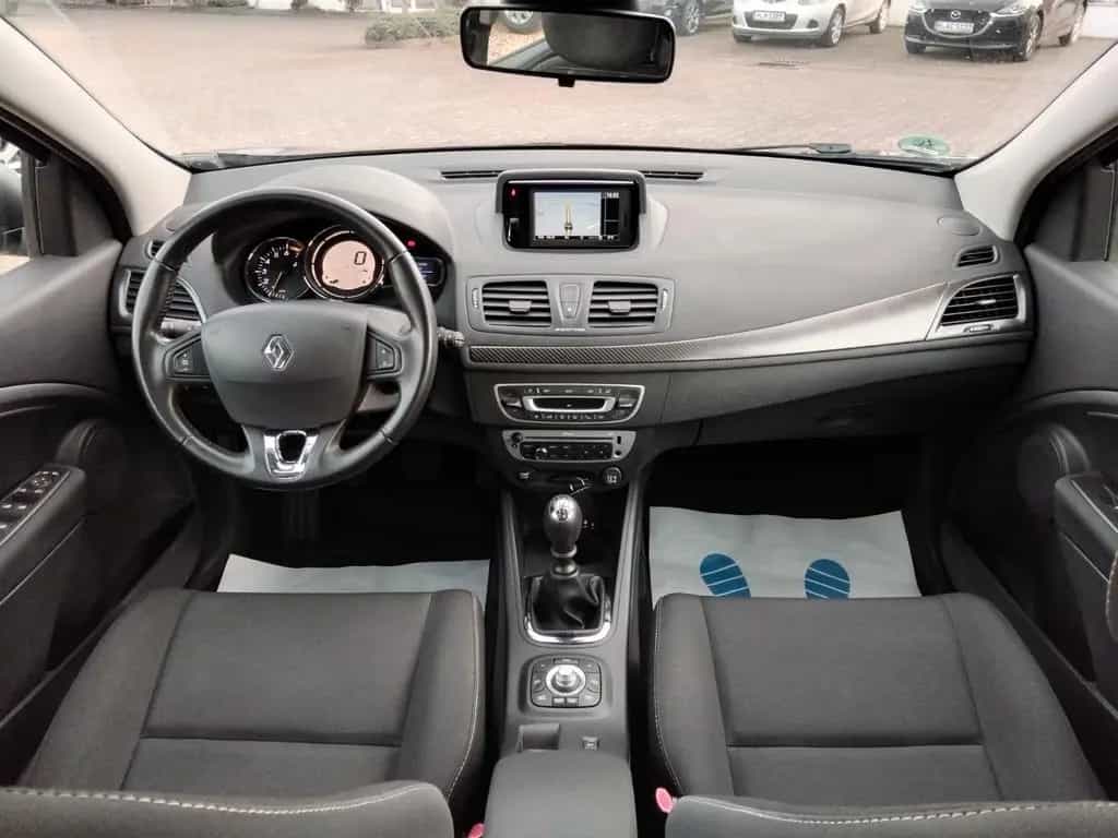 Renault Megane III Lim. + NAVI + SHZ + PDC + TÜV + 11/2013-photo-5