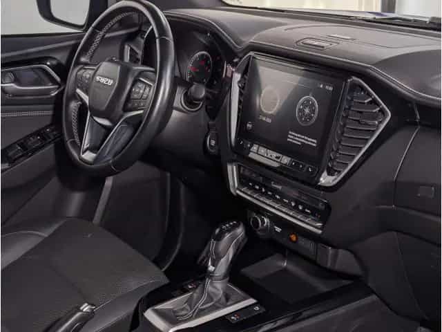 Isuzu D-Max Double Cab 4WD V-CROSS // Vollausstattung/ 09/2021-photo-13
