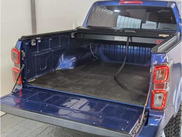 Isuzu D-Max Double Cab 4WD V-CROSS // Vollausstattung/ 09/2021-photo-8