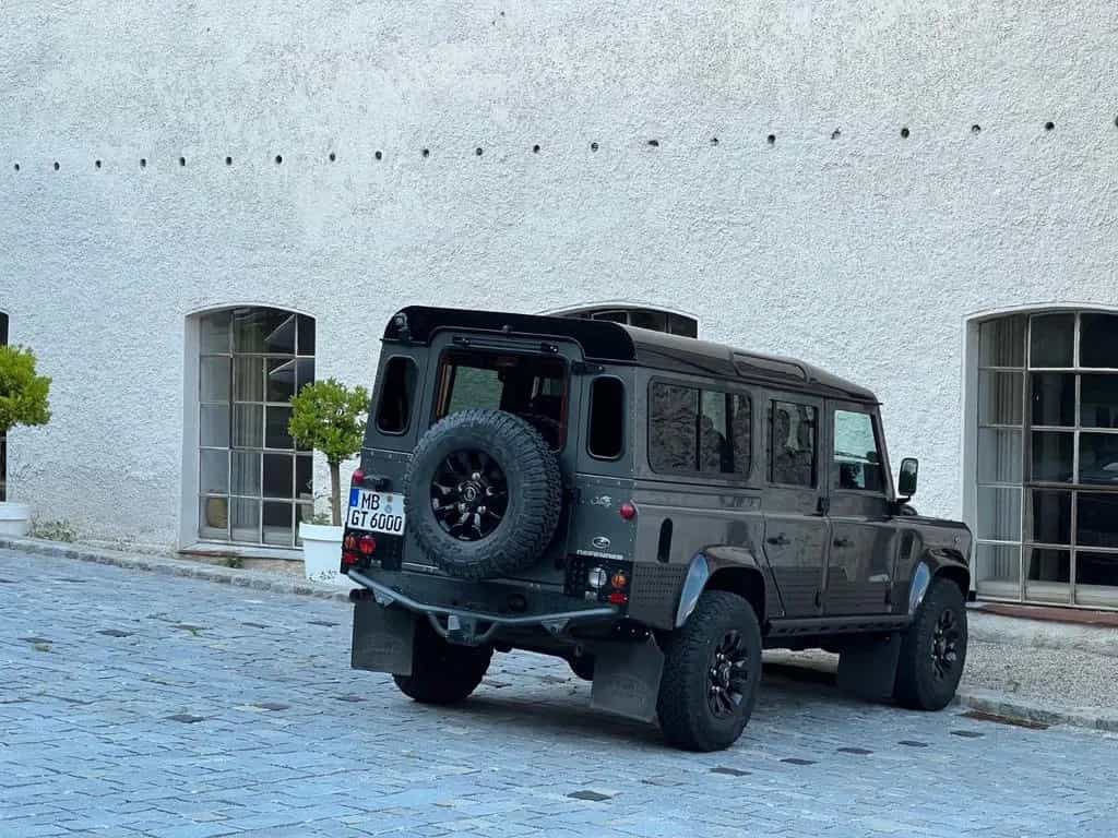 Land Rover Defender 110 TD4 Station Wagon SE SE 02/2015-photo-3