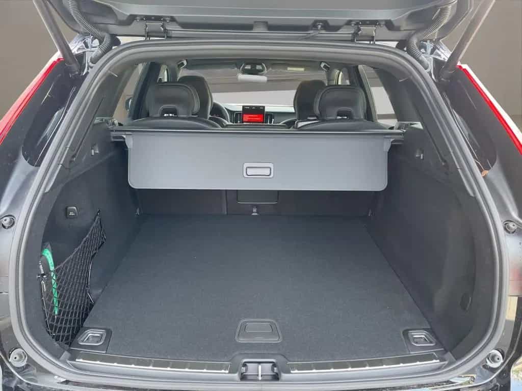 Volvo XC60 B5 AWD Plus Black Edition 360° NAVI LED 09/2025-photo-13