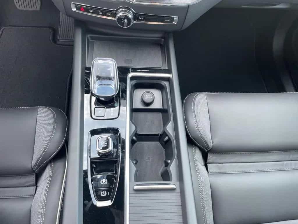 Volvo XC60 B5 AWD Plus Black Edition 360° NAVI LED 09/2025-photo-18