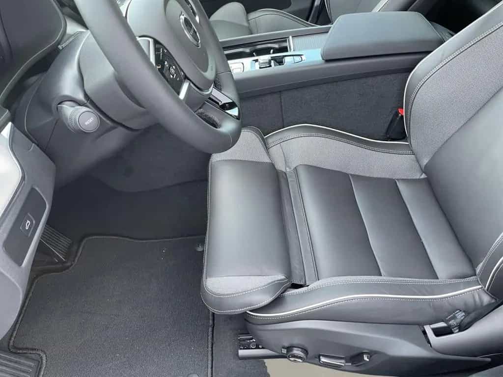 Volvo XC60 B5 AWD Plus Black Edition 360° NAVI LED 09/2025-photo-6