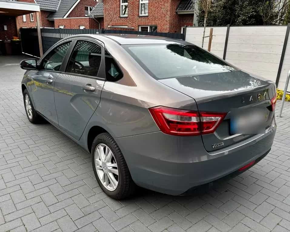 Lada Vesta 1.6L Valve NAV TEMP PDC SH BT USB 01/2018-photo-3
