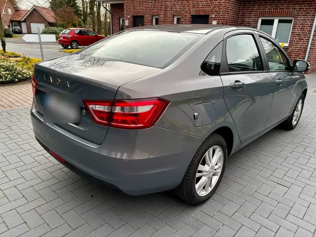 Lada Vesta 1.6L Valve NAV TEMP PDC SH BT USB 01/2018-photo-4