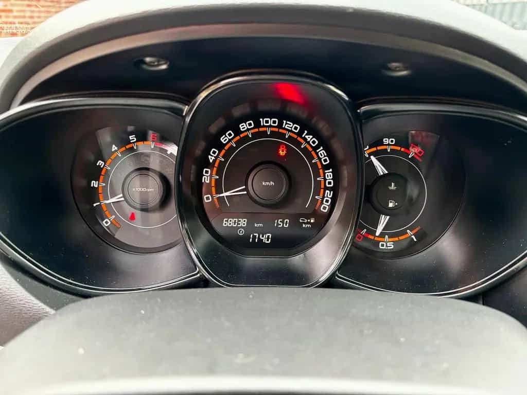 Lada Vesta 1.6L Valve NAV TEMP PDC SH BT USB 01/2018-photo-5