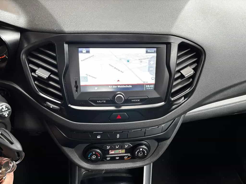 Lada Vesta 1.6L Valve NAV TEMP PDC SH BT USB 01/2018-photo-7