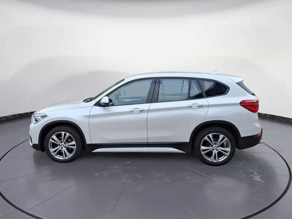 BMW X1 xDrive18d Sport Line Klimaaut. Sportsitze AHK 04/2017-photo-3