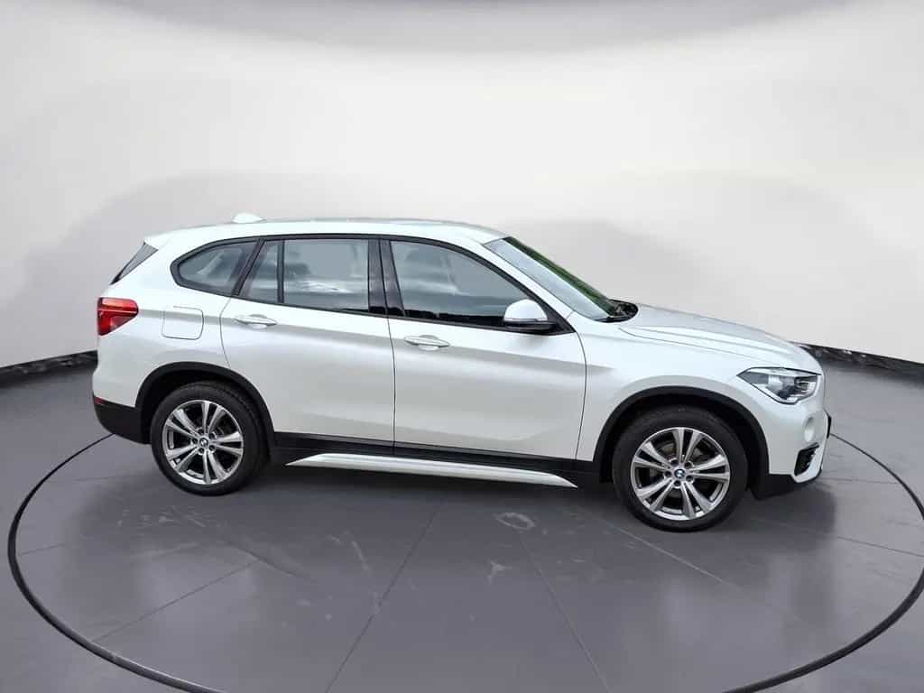 BMW X1 xDrive18d Sport Line Klimaaut. Sportsitze AHK 04/2017-photo-4