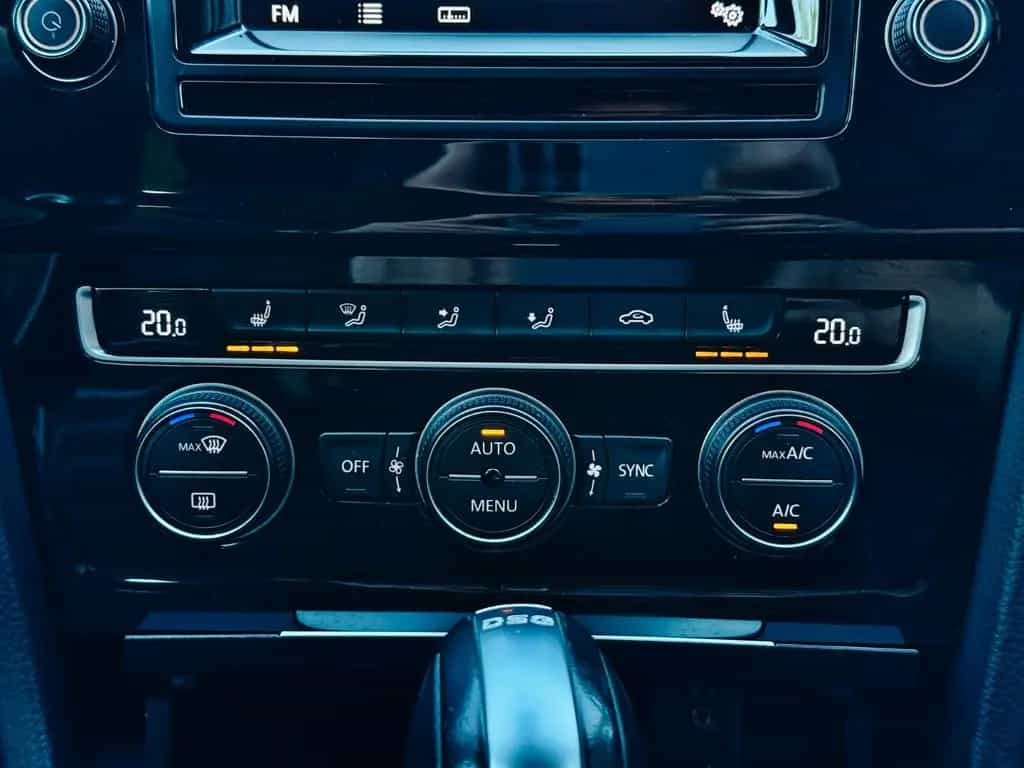 Volkswagen Golf VII #TÜV#SERVICE#ZAHNRIEMEN#SHZ#KAMERA#TOP! 11/2015-photo-18