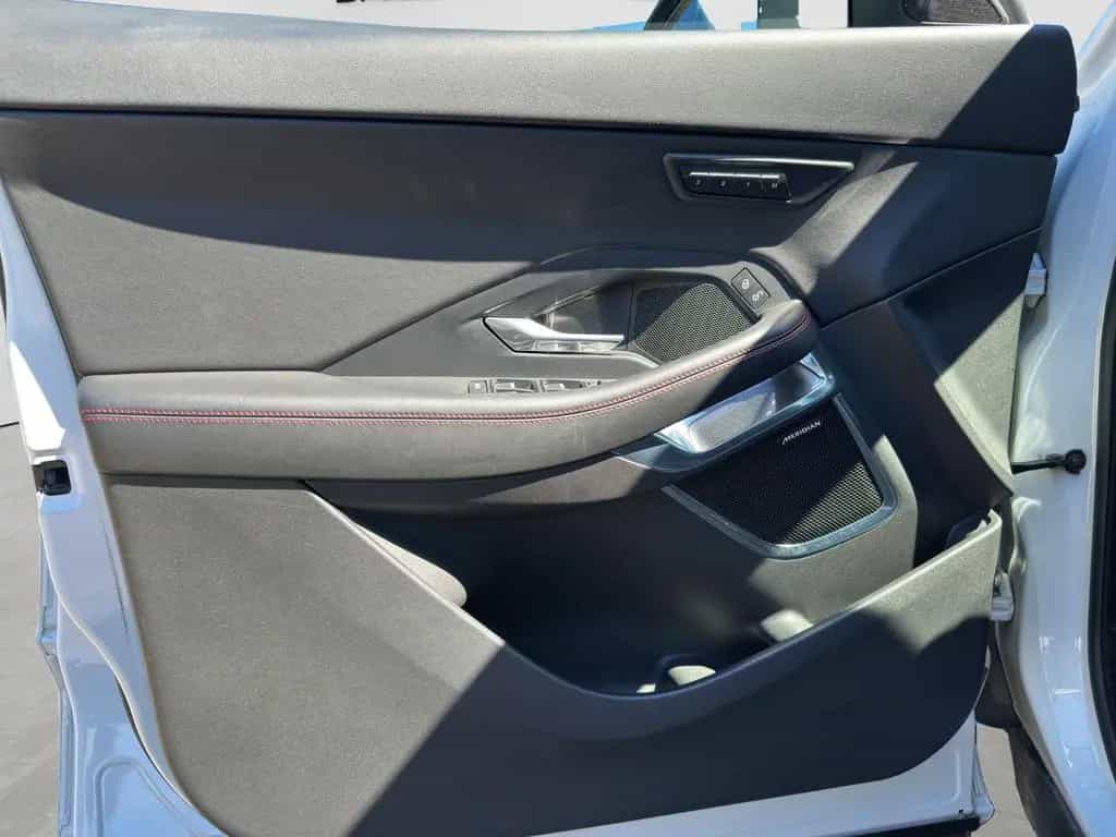 Jaguar E-Pace D180 First Edition AWD| BlackPack|HUD| 02/2018-photo-16
