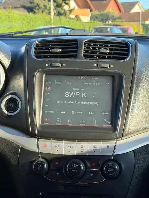 Fiat Freemont My Freemont*NEU*TÜV*88KM*2.0*170PS* 09/2015-photo-28