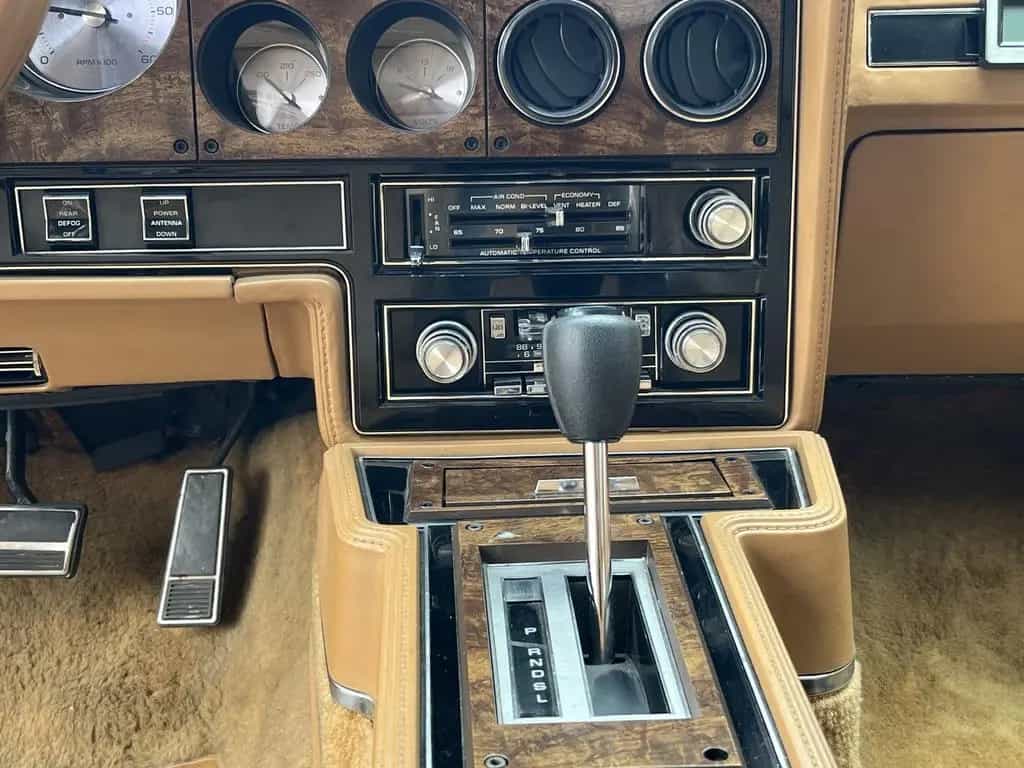 Pontiac Grand Prix 5,0 V 8 * Schweizer Fahrzeug * 03/1978-photo-12