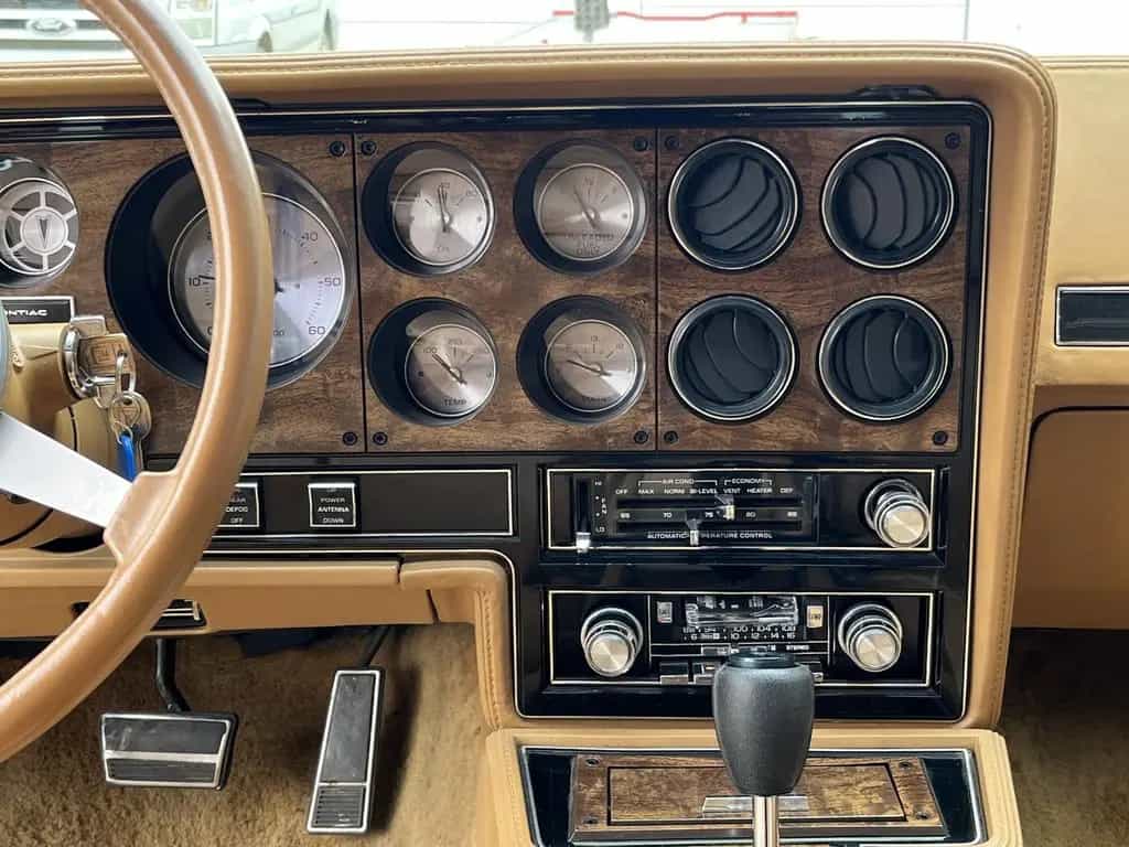 Pontiac Grand Prix 5,0 V 8 * Schweizer Fahrzeug * 03/1978-photo-28