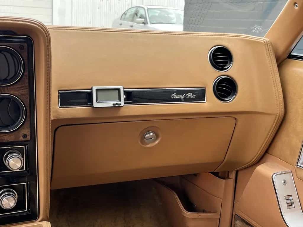 Pontiac Grand Prix 5,0 V 8 * Schweizer Fahrzeug * 03/1978-photo-34