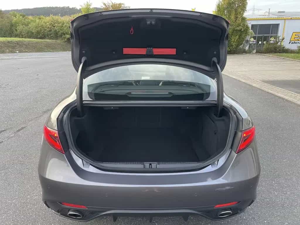Alfa Romeo Giulia Veloce Q4  Vollausstattung  Alu"19 09/2017-photo-12